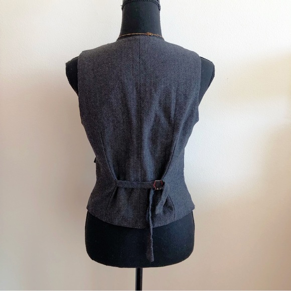 Stylish Gray Buttoned Vest - Picture 2 of 6